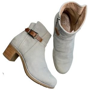 Dansko Hartley Boots Grey Nubuck Leather Brown Buckle Chunky 39 8.5 9
